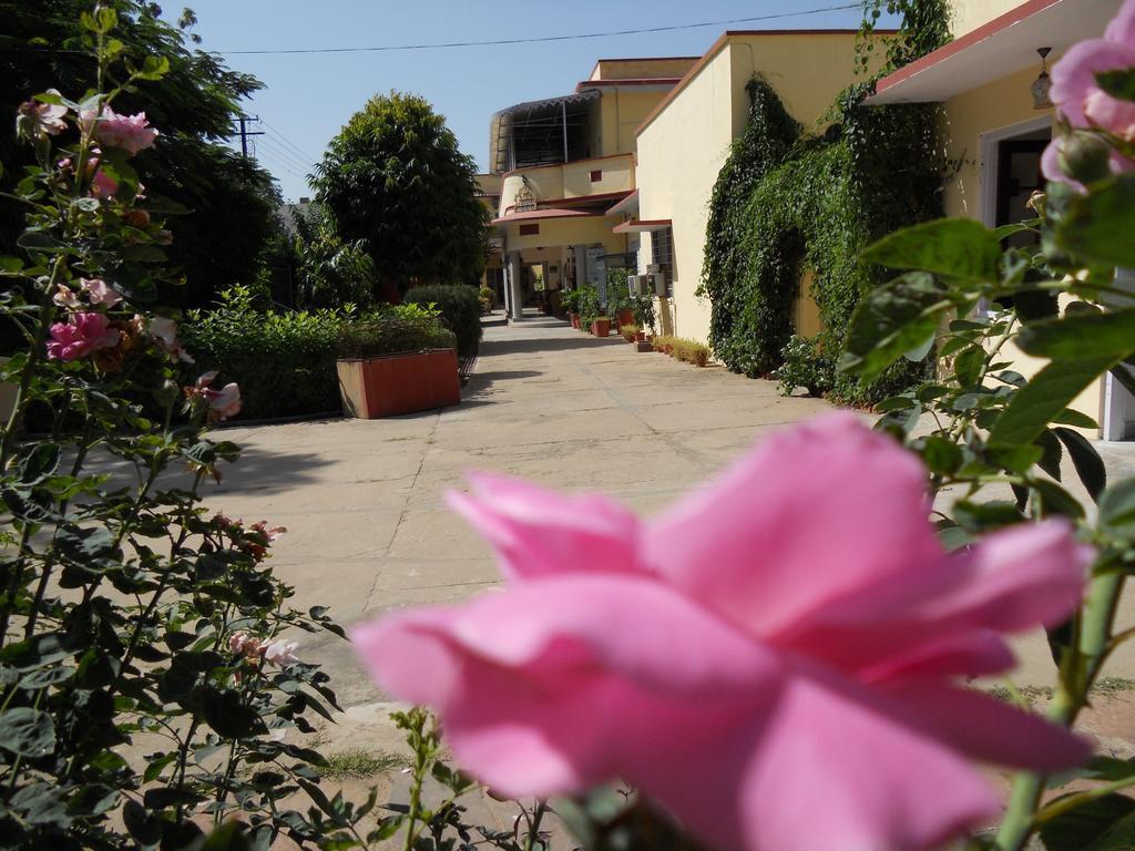 Santha Bagh Hotel Kukas Exterior photo